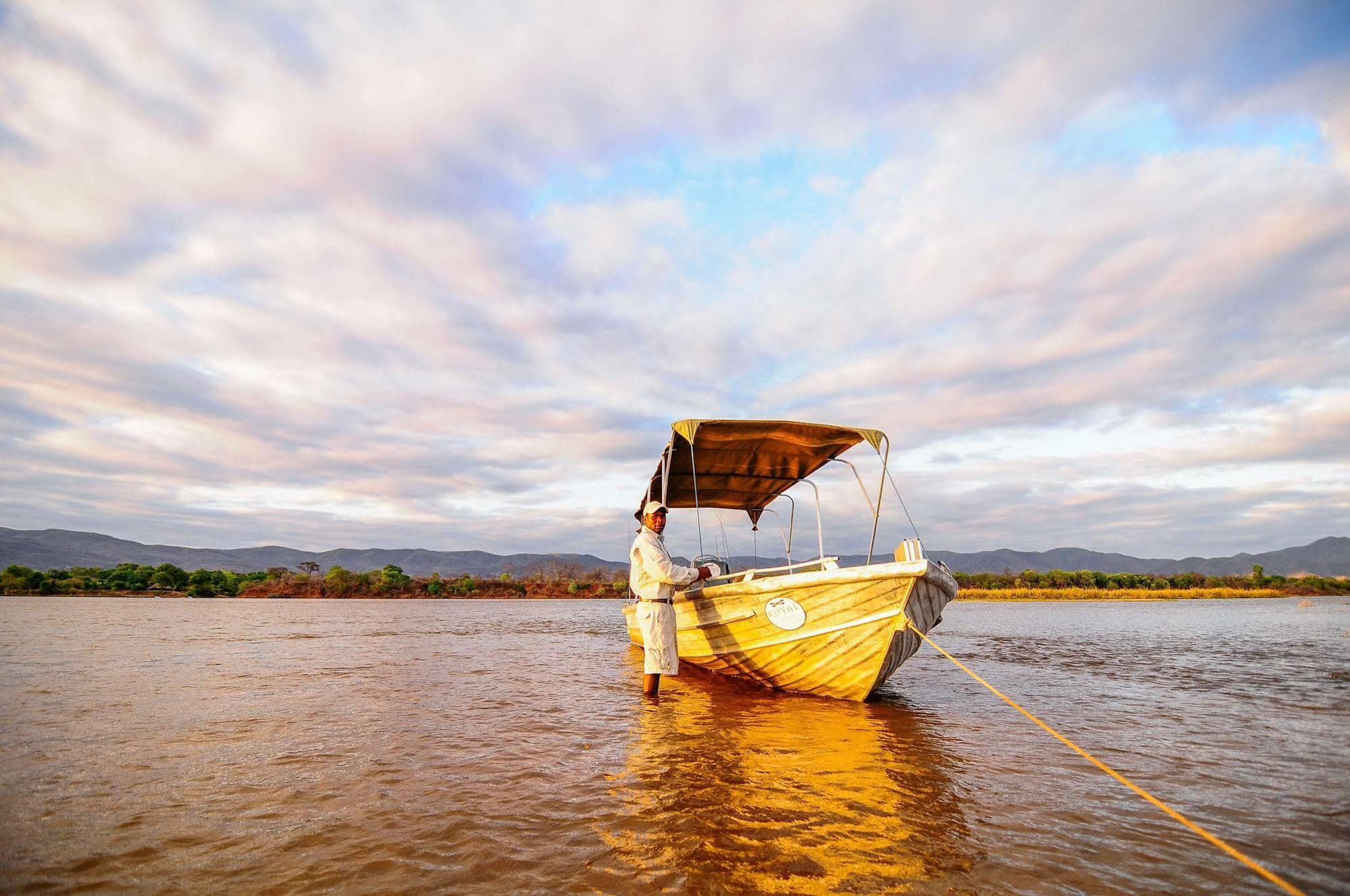 Royal Zambezi Lodge Mafuta Luaran gambar